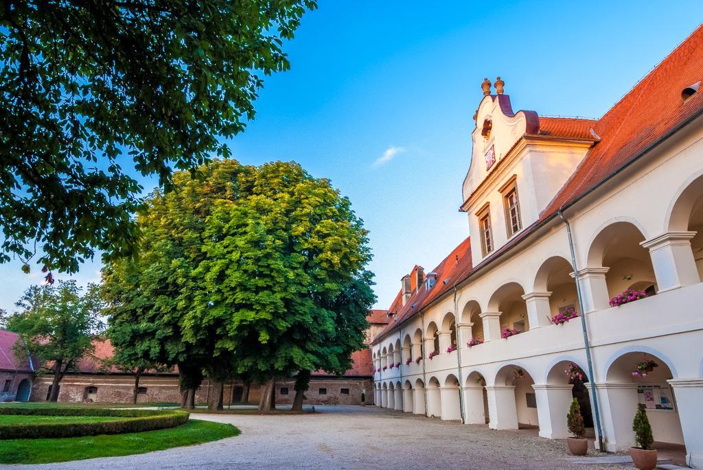 Dvorec Rakican Murska Sobota Exterior photo